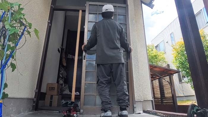 玄関引き戸の戸車交換工事