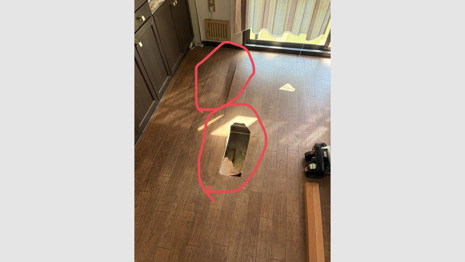 木造アパートの床上張り工事（クッションフロア施工）